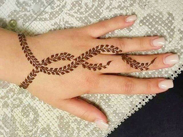 Trendy henna design