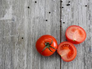 tomato to remove tan